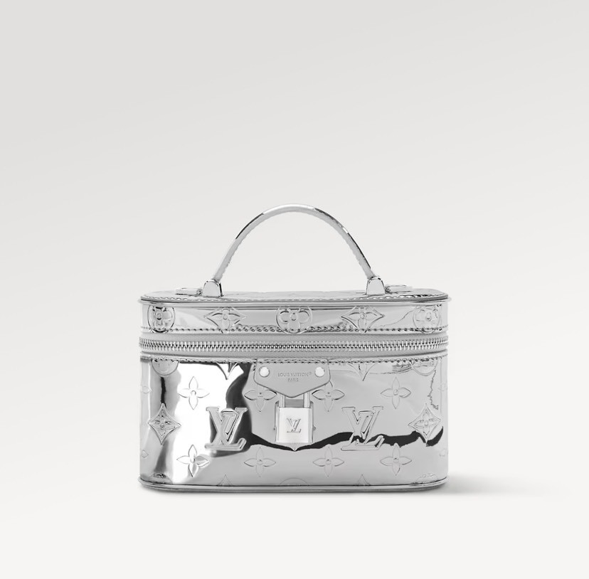 Louis Vuitton Handbag M26097