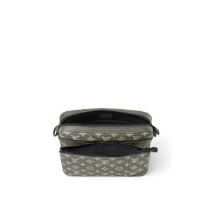 Louis Vuitton Messenger Bag M12490