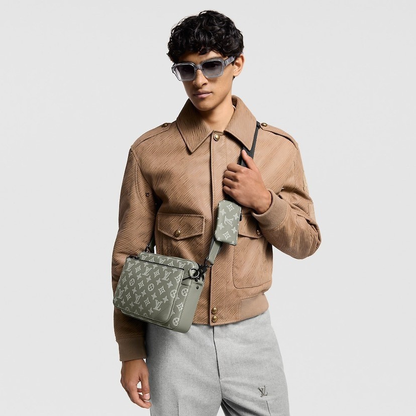 Louis Vuitton Messenger Bag M12490