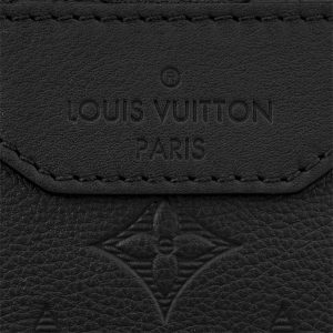 Louis Vuitton Messenger Bag M46602 in Black