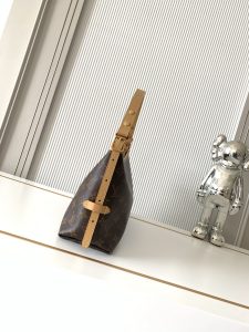 Louis Vuitton Shoulder Bag M28101