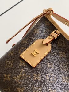 Louis Vuitton Shoulder Bag M28101