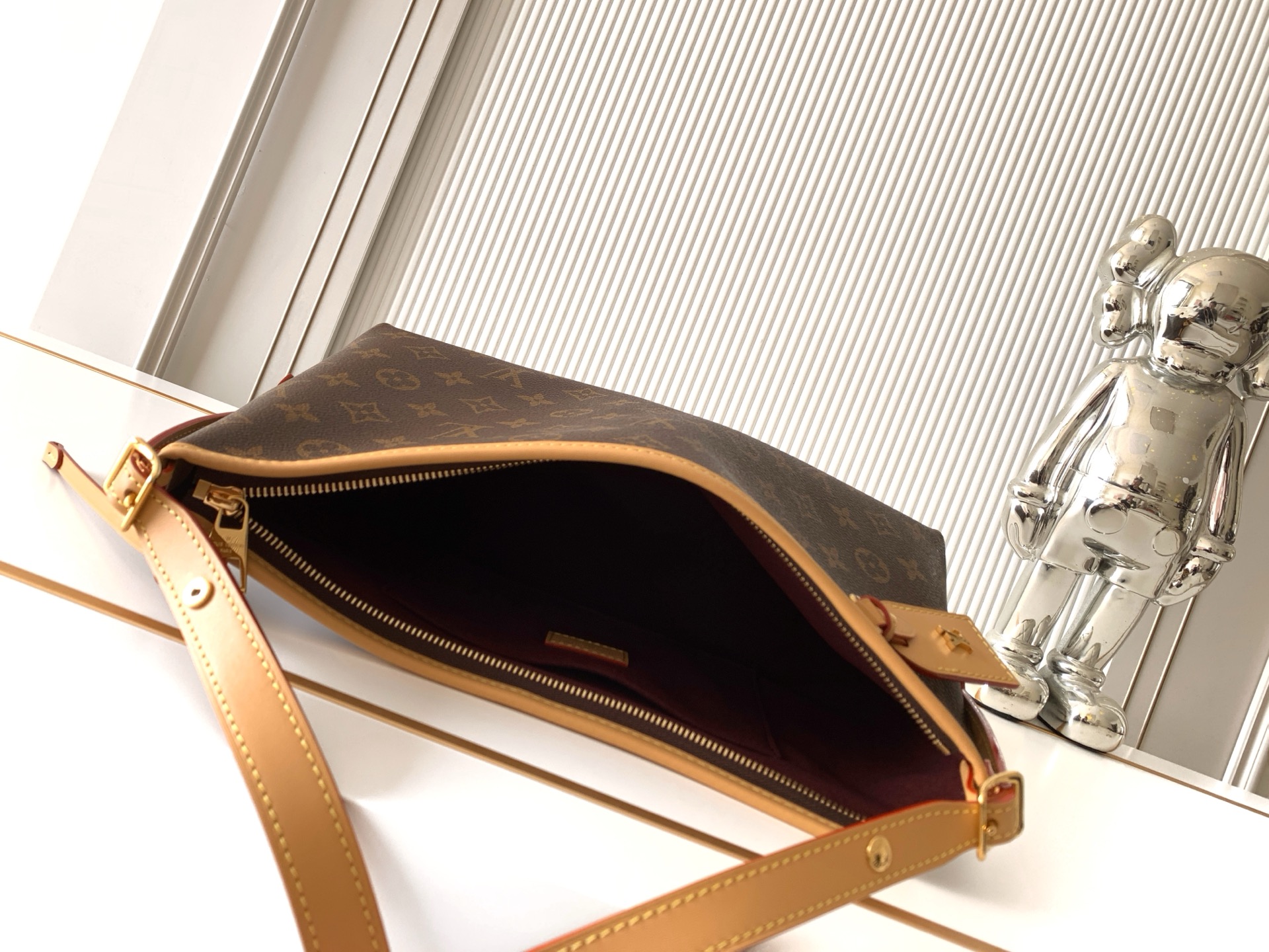 Louis Vuitton Shoulder Bag M28101