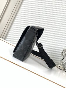 Louis Vuitton Messenger Bag M46255