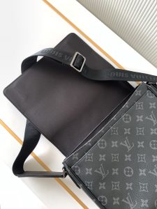 Louis Vuitton Messenger Bag M46255
