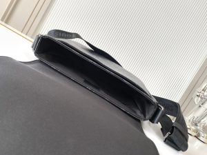 Louis Vuitton Messenger Bag M46255