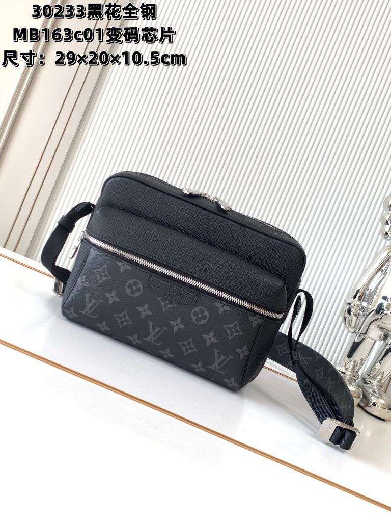 Louis Vuitton Messenger Bag M30233