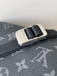 Louis Vuitton Messenger Bag M30233