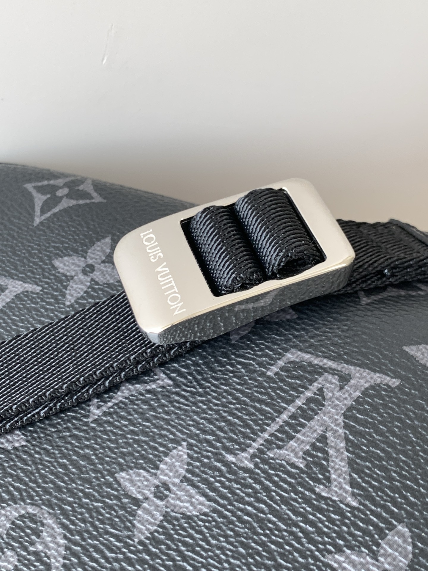Louis Vuitton Messenger Bag M30233