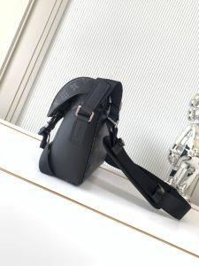 Louis Vuitton Messenger Bag M40511
