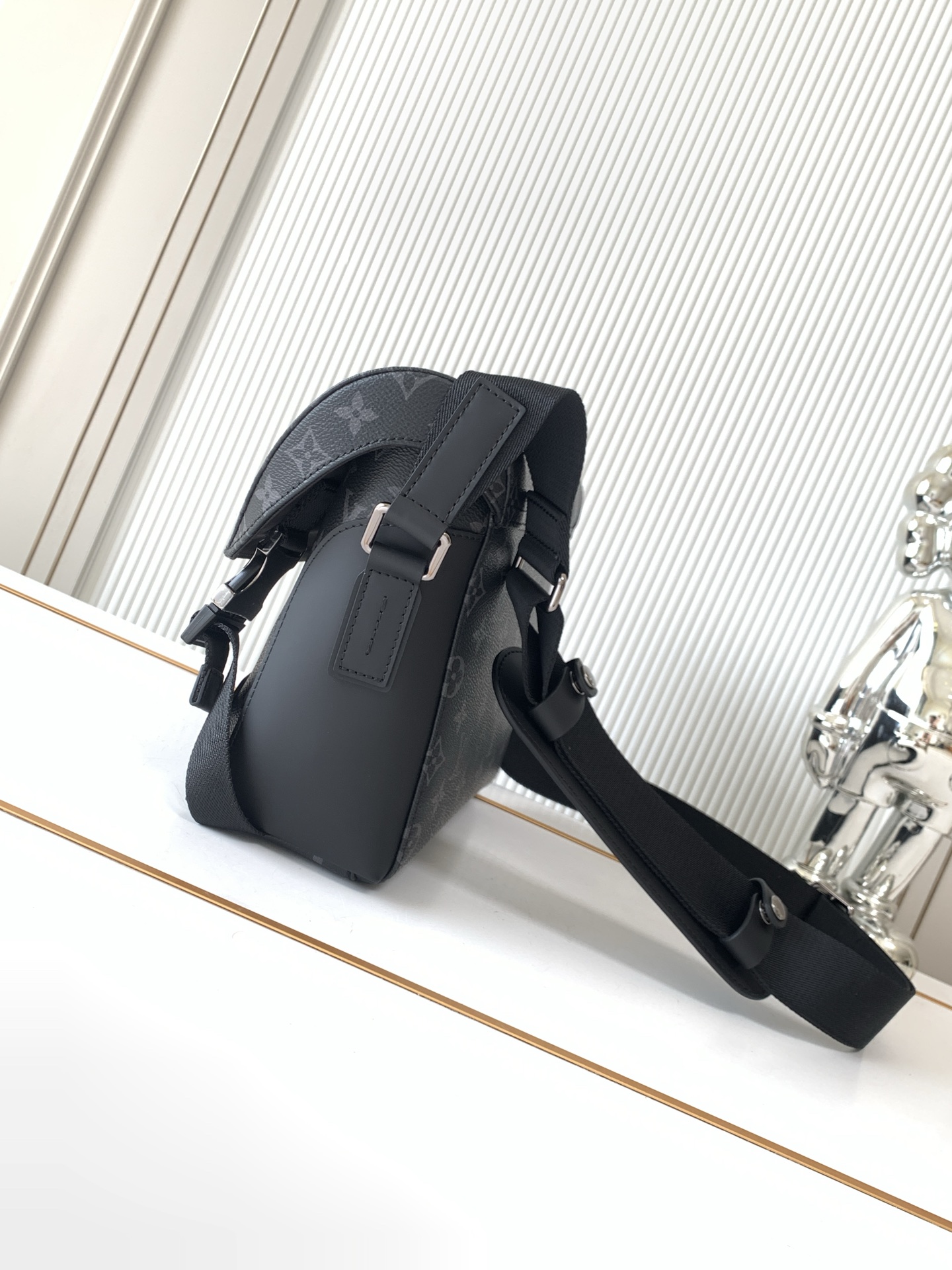 Louis Vuitton Messenger Bag M40511