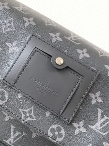 Louis Vuitton Messenger Bag M40511