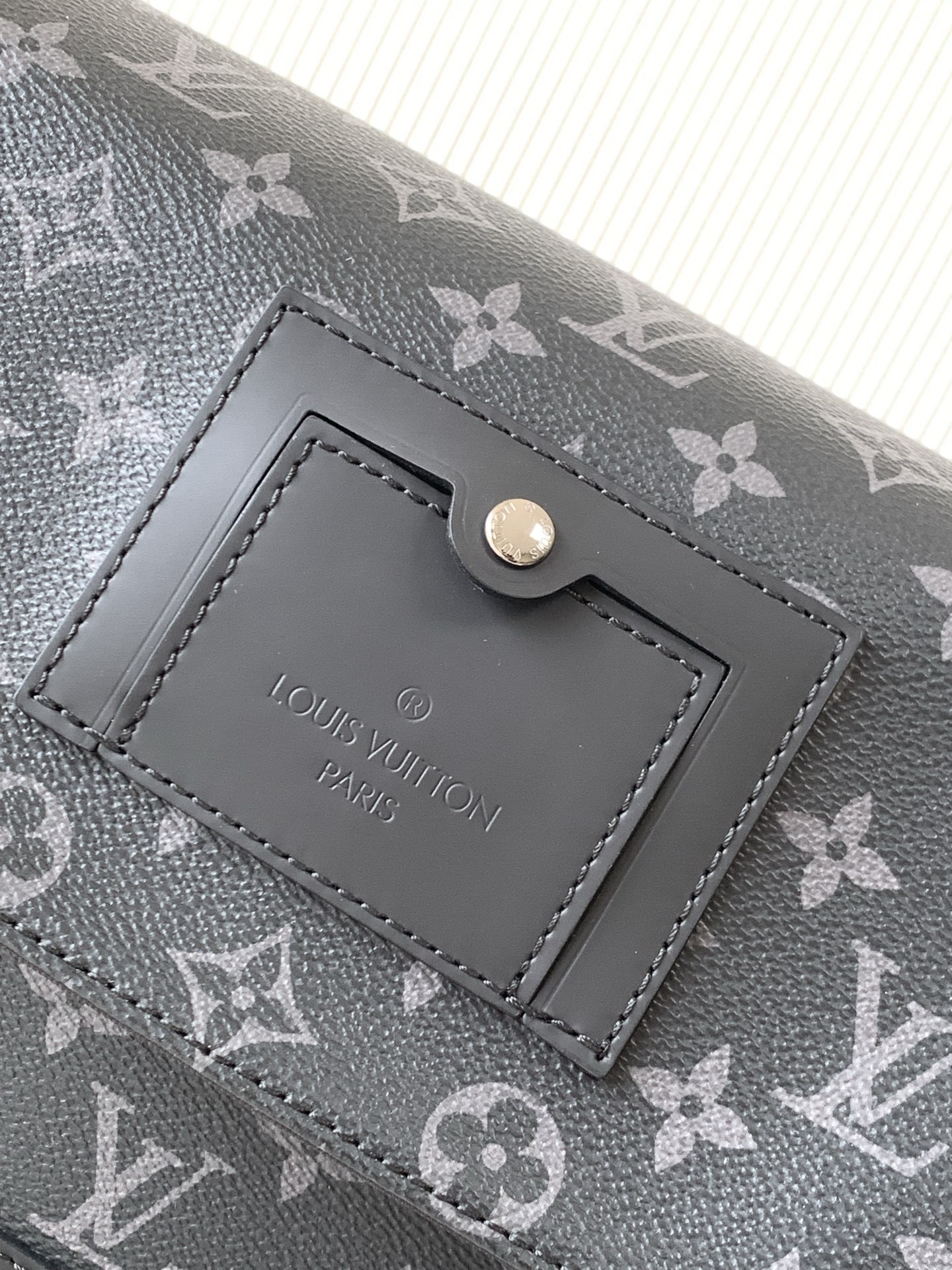 Louis Vuitton Messenger Bag M40511