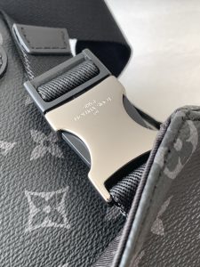 Louis Vuitton Messenger Bag M40511