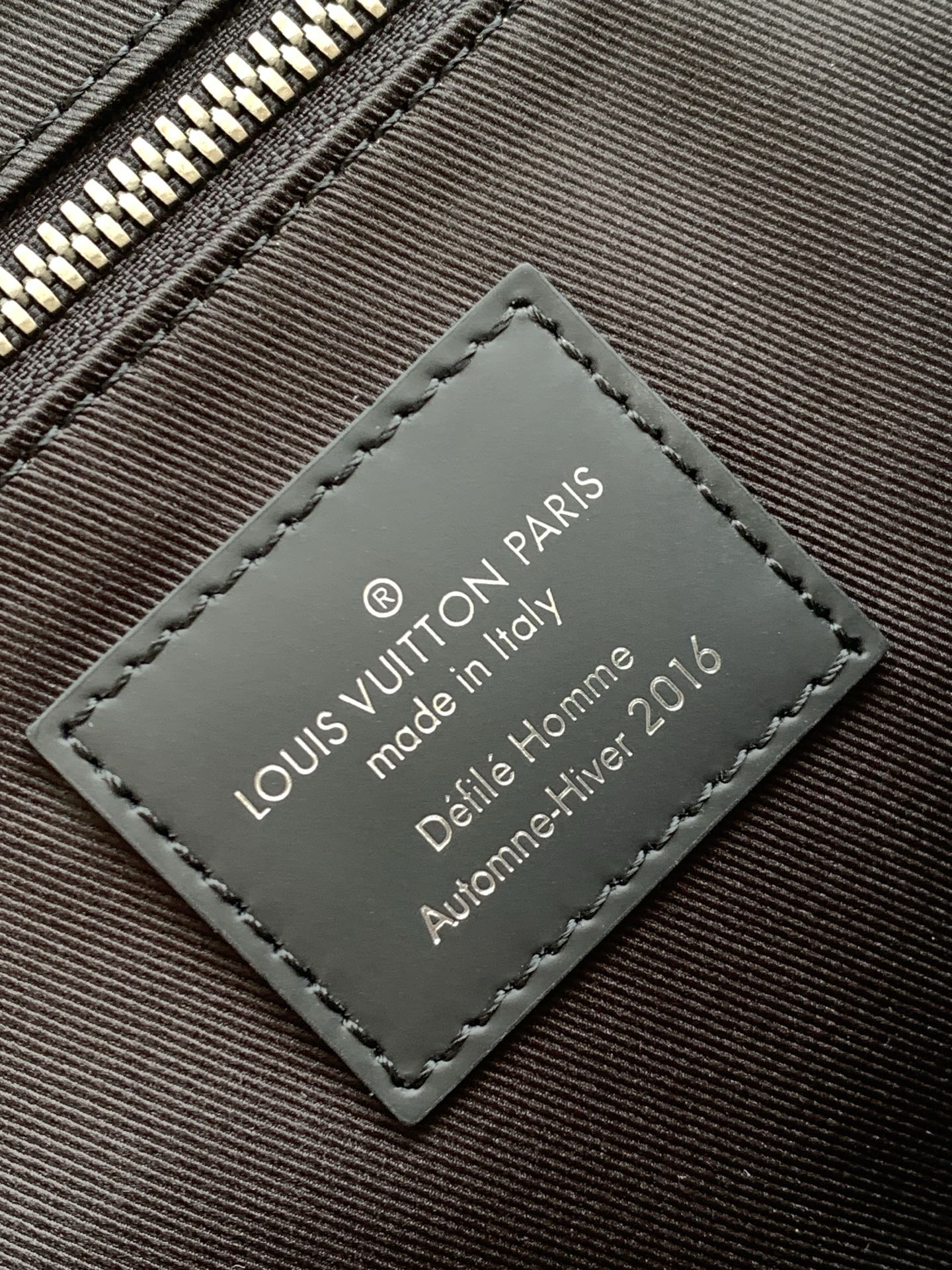 Louis Vuitton Messenger Bag M40511