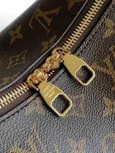 Louis Vuitton Shoulder Bag M11952