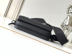 Louis Vuitton Messenger Bag M22482 in Black