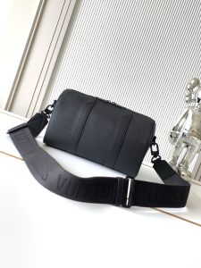 Louis Vuitton Handbag M59255 in Black