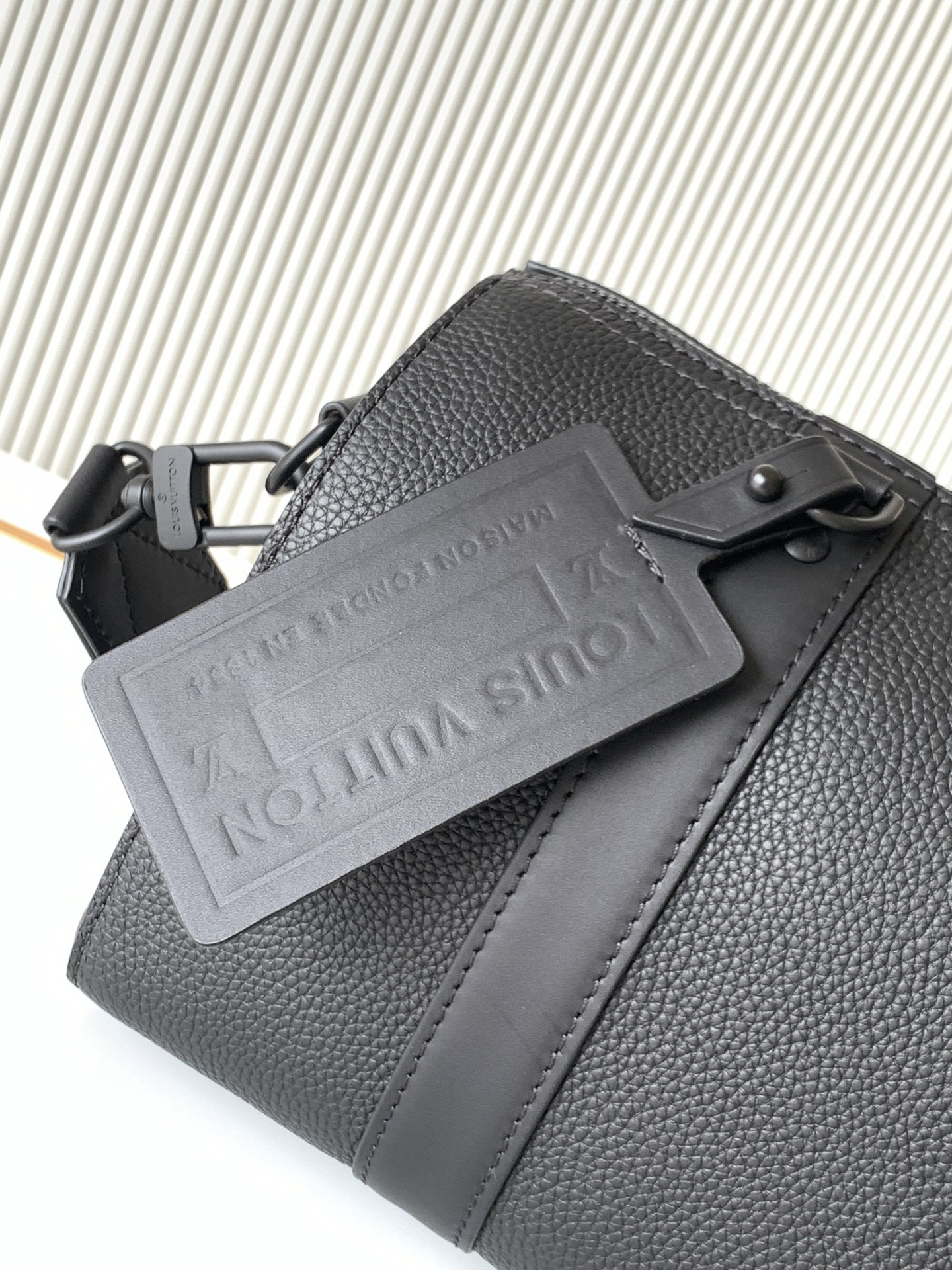 Louis Vuitton Handbag M59255 in Black