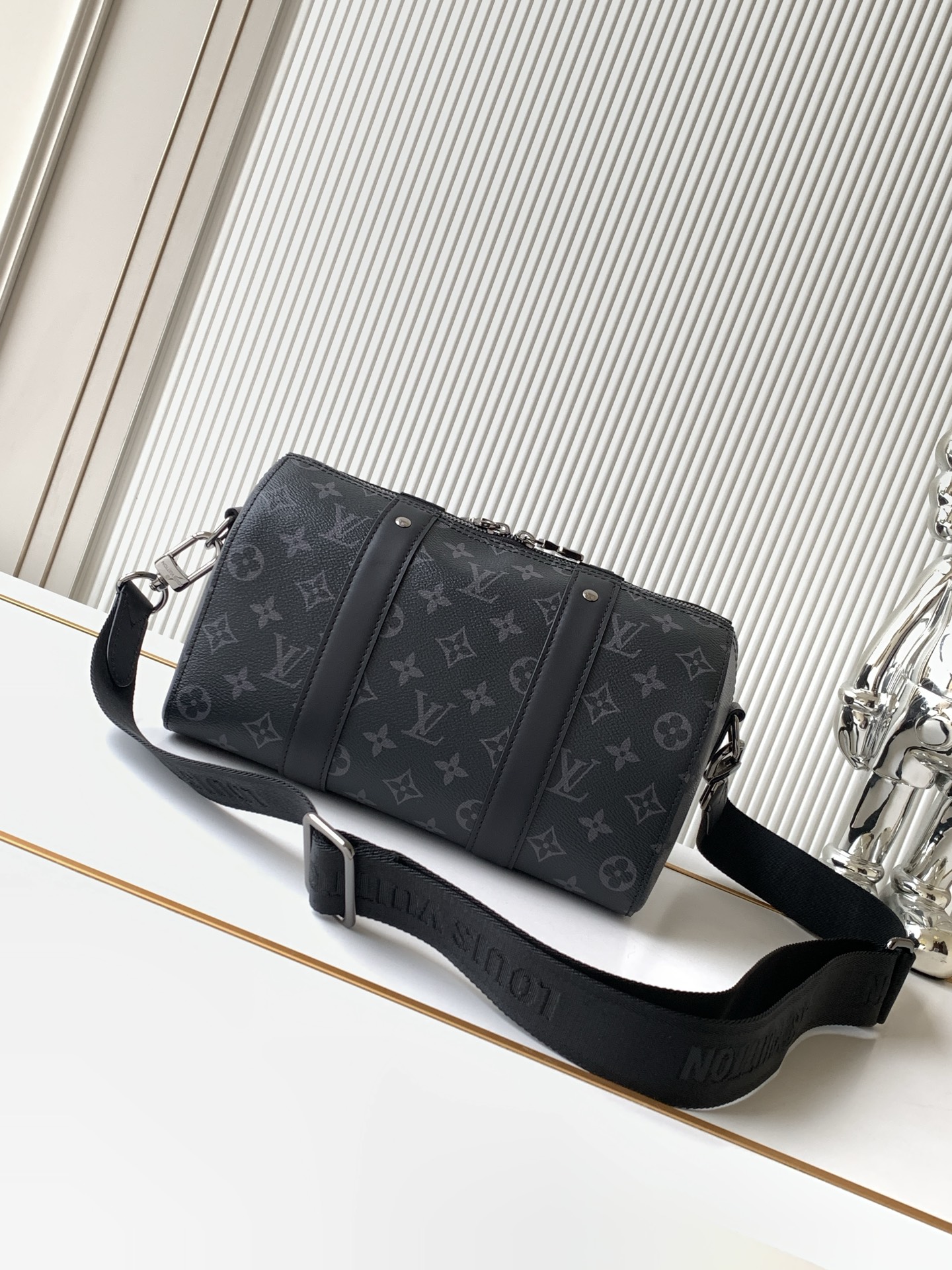 Louis Vuitton Handbag M45936
