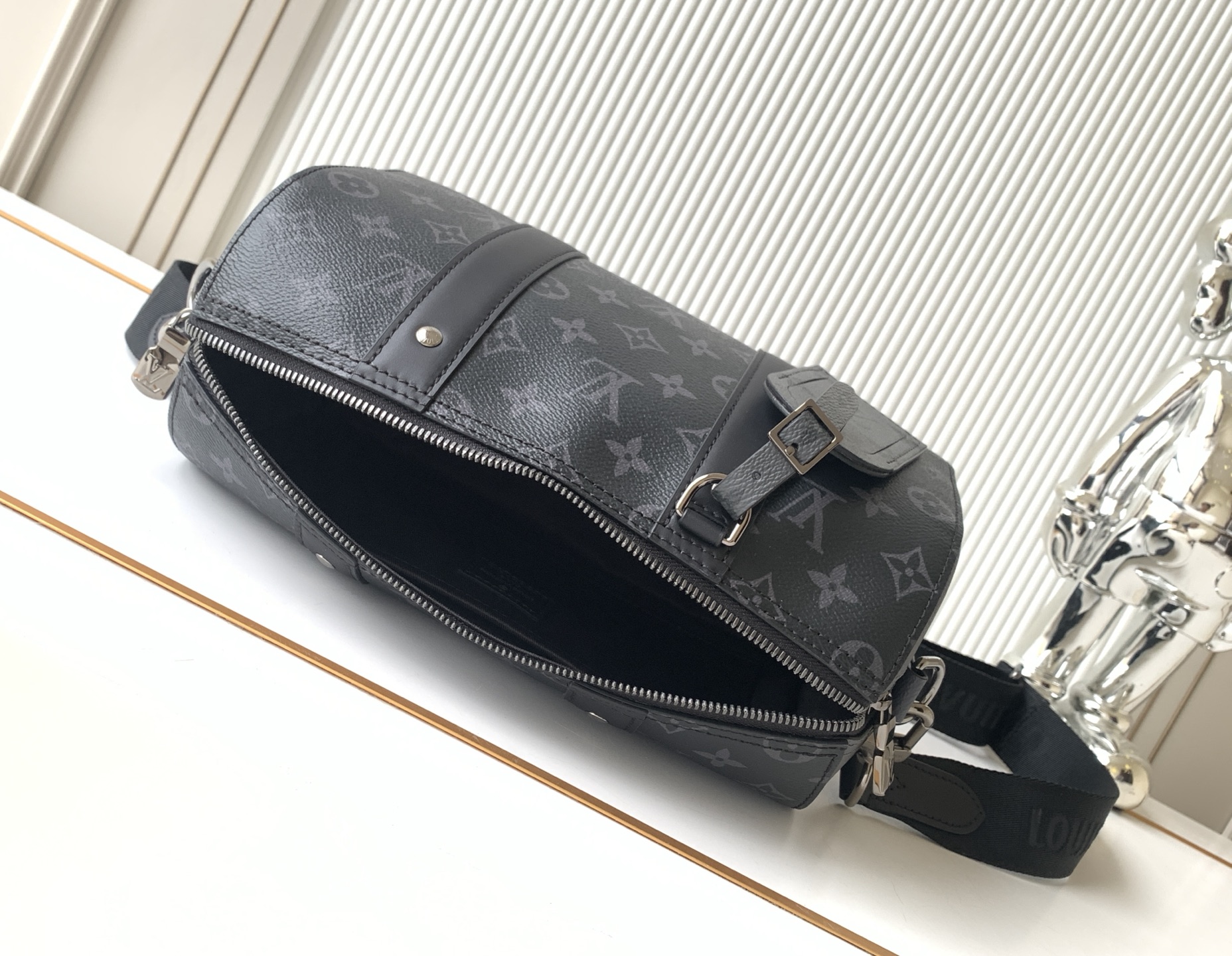 Louis Vuitton Handbag M45936