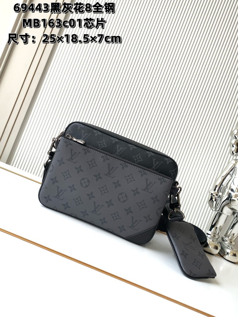 Louis Vuitton Handbag M69443