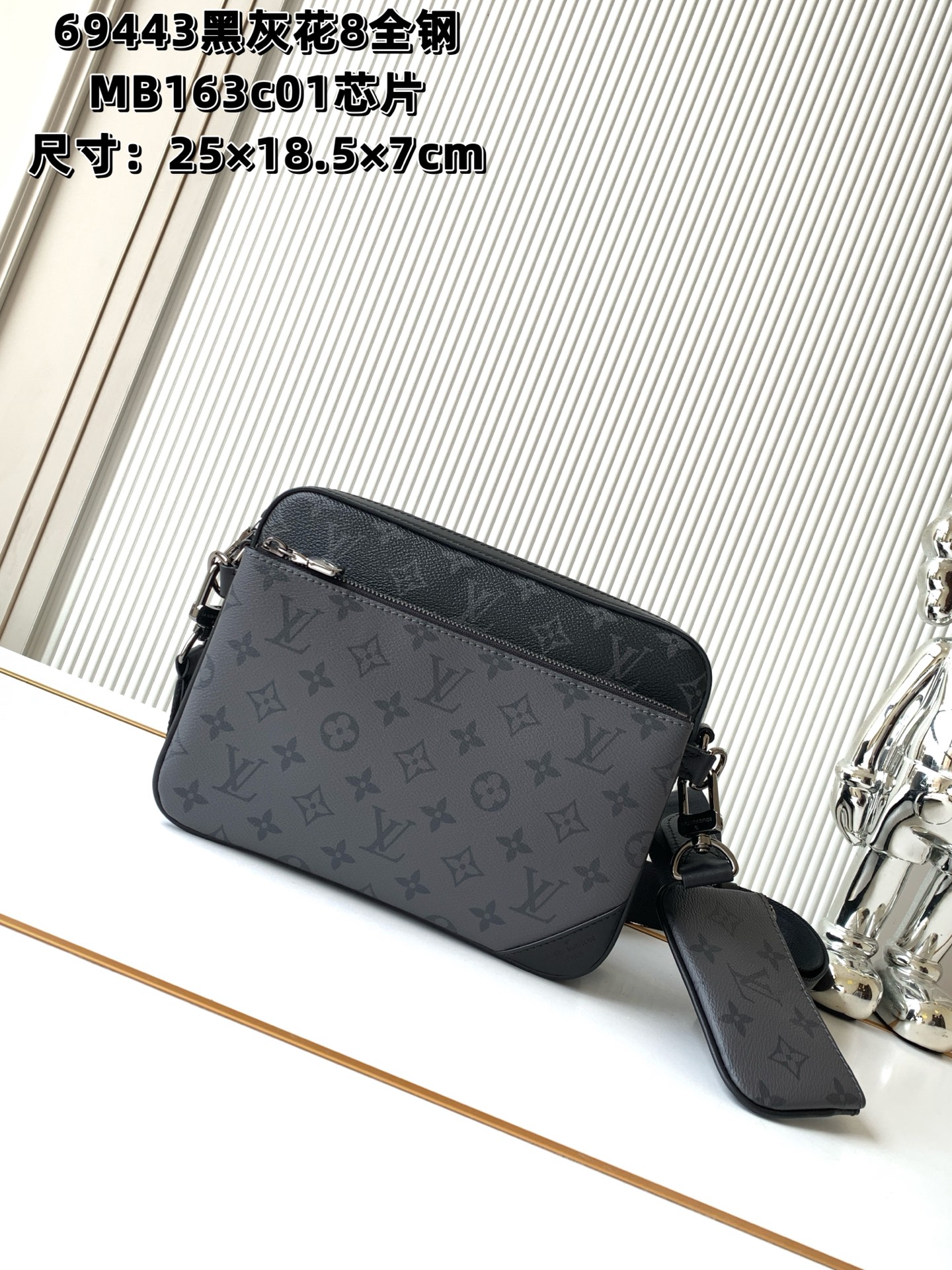 Louis Vuitton Handbag M69443