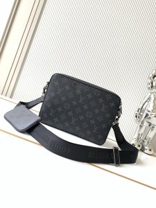 Louis Vuitton Handbag M69443