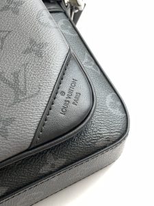 Louis Vuitton Handbag M69443