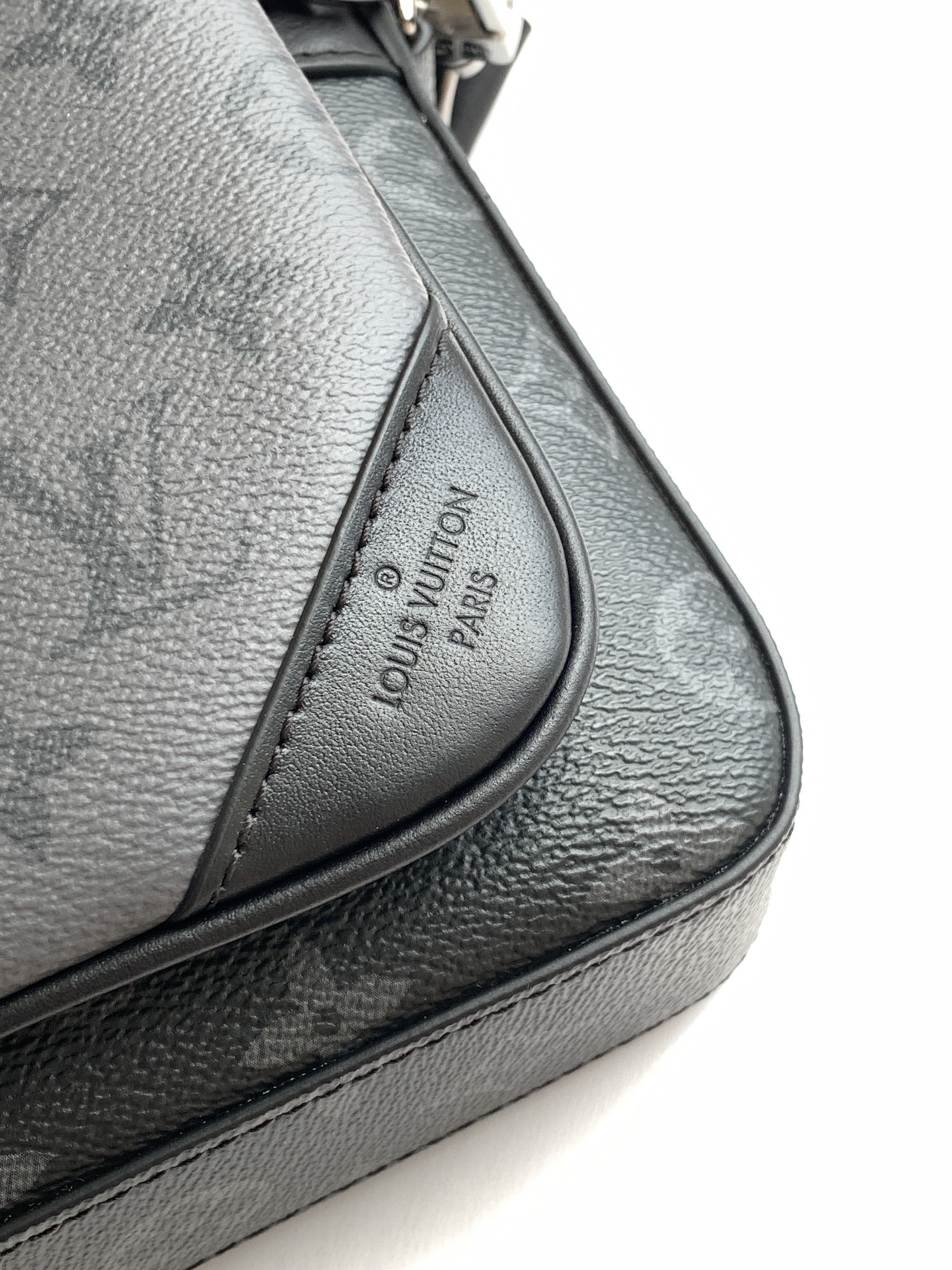 Louis Vuitton Handbag M69443