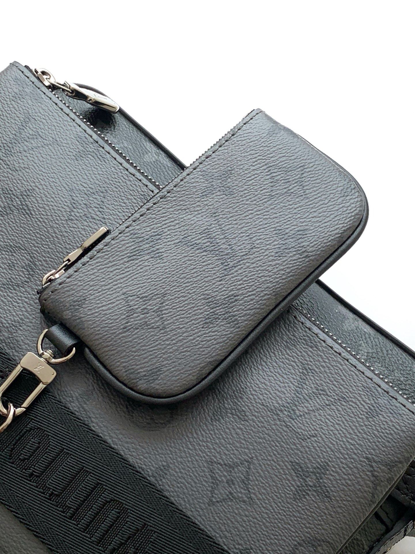 Louis Vuitton Handbag M69443