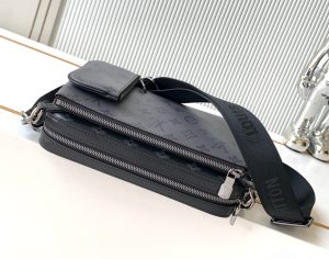 Louis Vuitton Handbag M69443