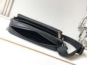 Louis Vuitton Handbag M69443