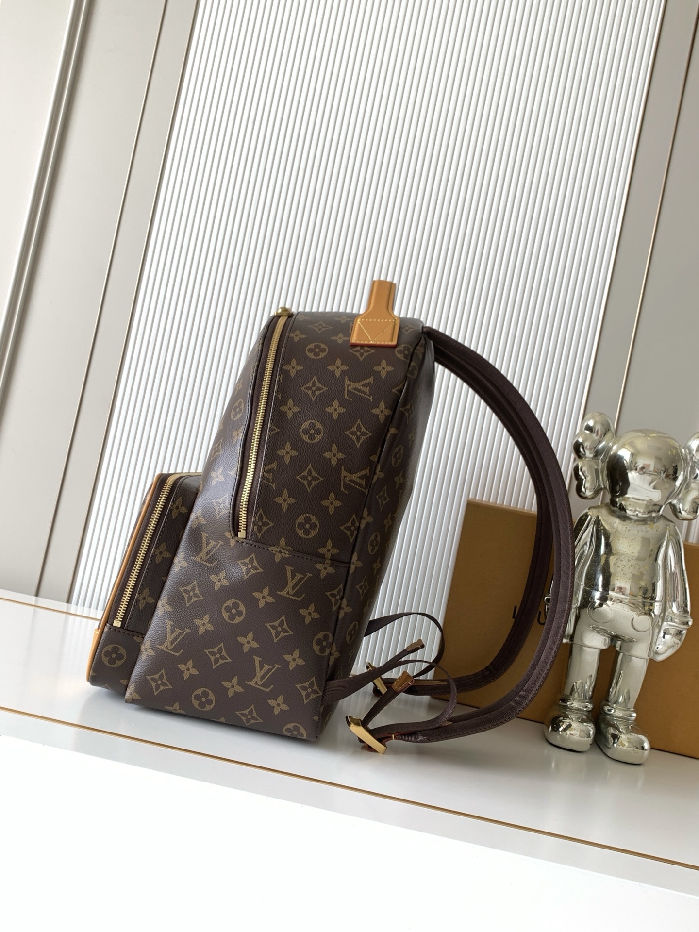 Louis Vuitton Discovery Cargo Handbag M25979