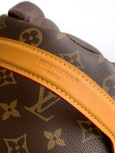 Louis Vuitton Discovery Cargo Handbag M25979