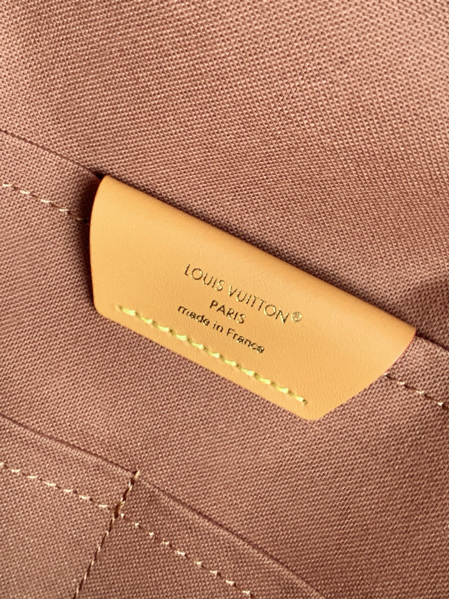 Louis Vuitton Discovery Cargo Handbag M25979