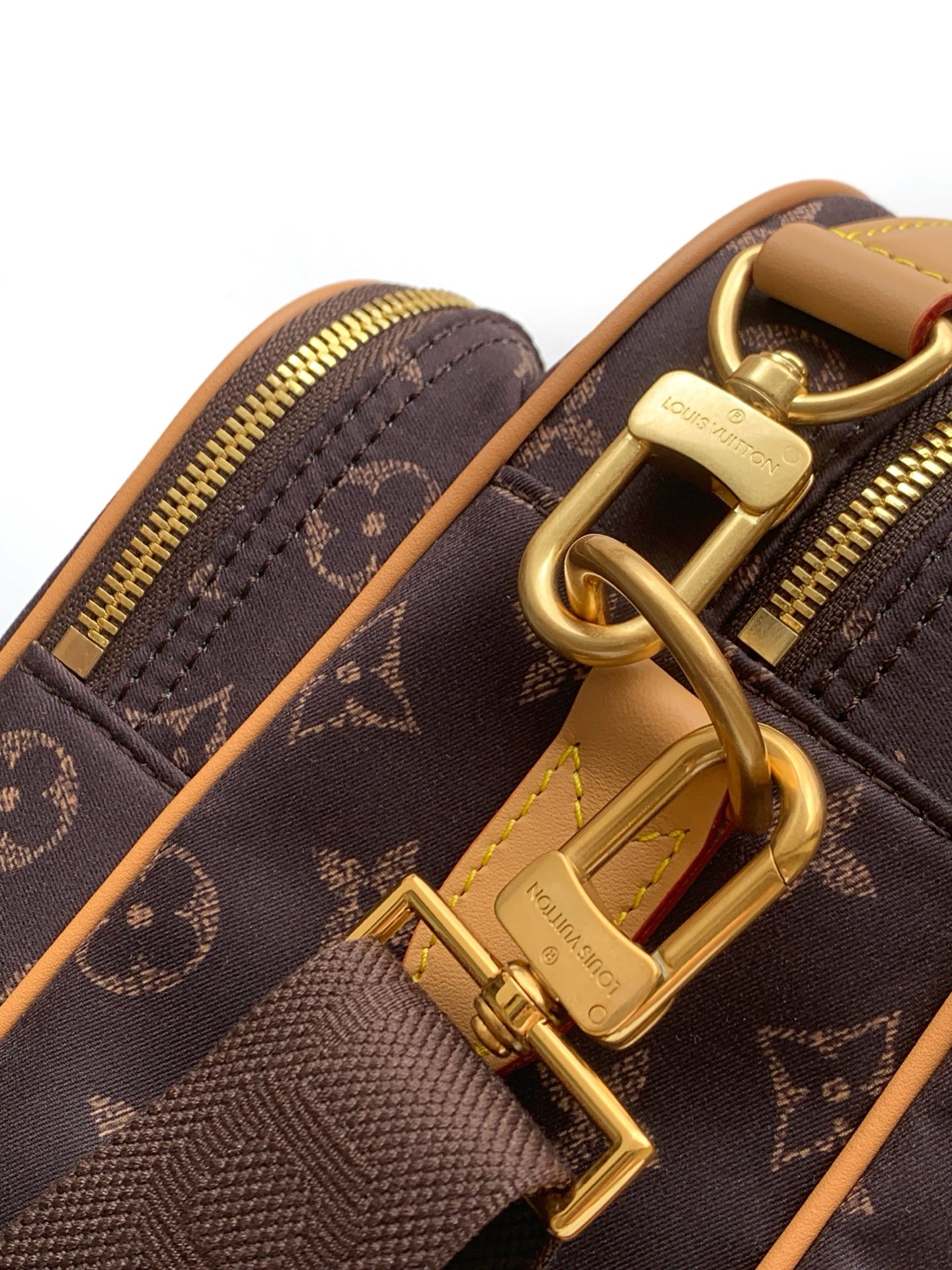 Louis Vuitton Handbag M29853