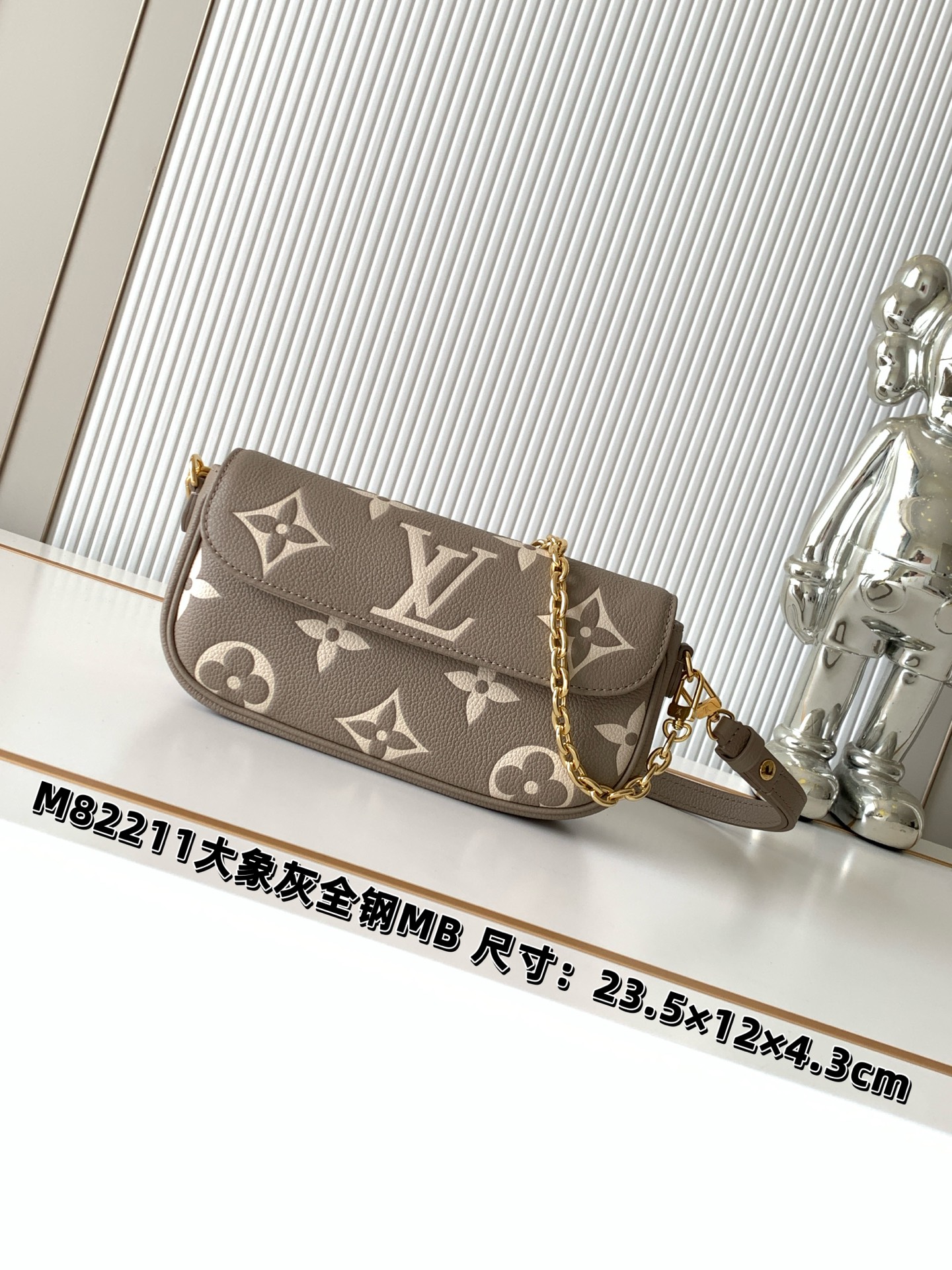 Louis Vuitton Shoulder Bag M82211