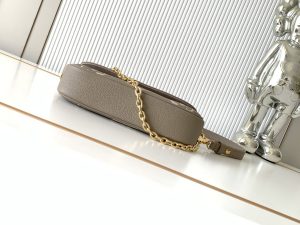 Louis Vuitton Shoulder Bag M82211