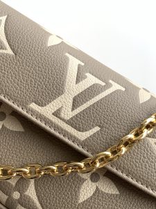 Louis Vuitton Shoulder Bag M82211