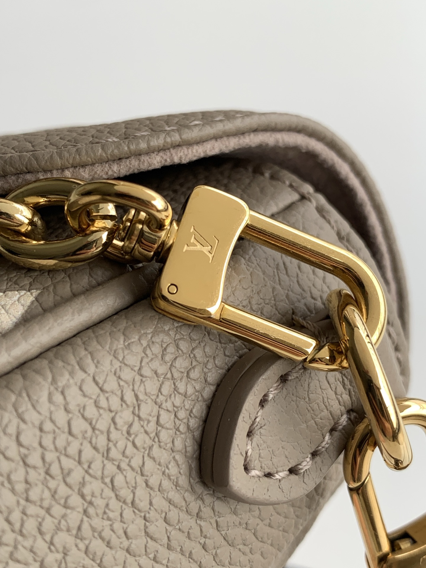 Louis Vuitton Shoulder Bag M82211