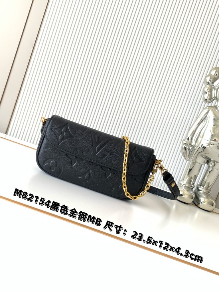 Louis Vuitton Shoulder Bag M82154 in Black