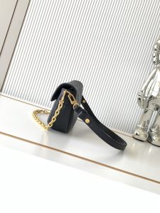 Louis Vuitton Shoulder Bag M82154 in Black