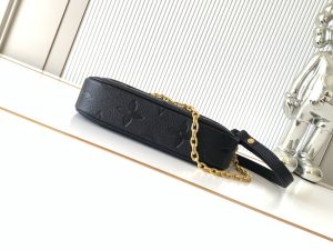 Louis Vuitton Shoulder Bag M82154 in Black