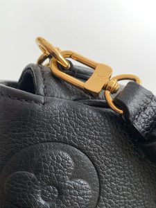 Louis Vuitton Shoulder Bag M82154 in Black
