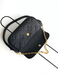 Louis Vuitton Shoulder Bag M82154 in Black