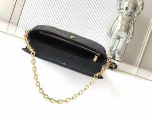 Louis Vuitton Shoulder Bag M82154 in Black