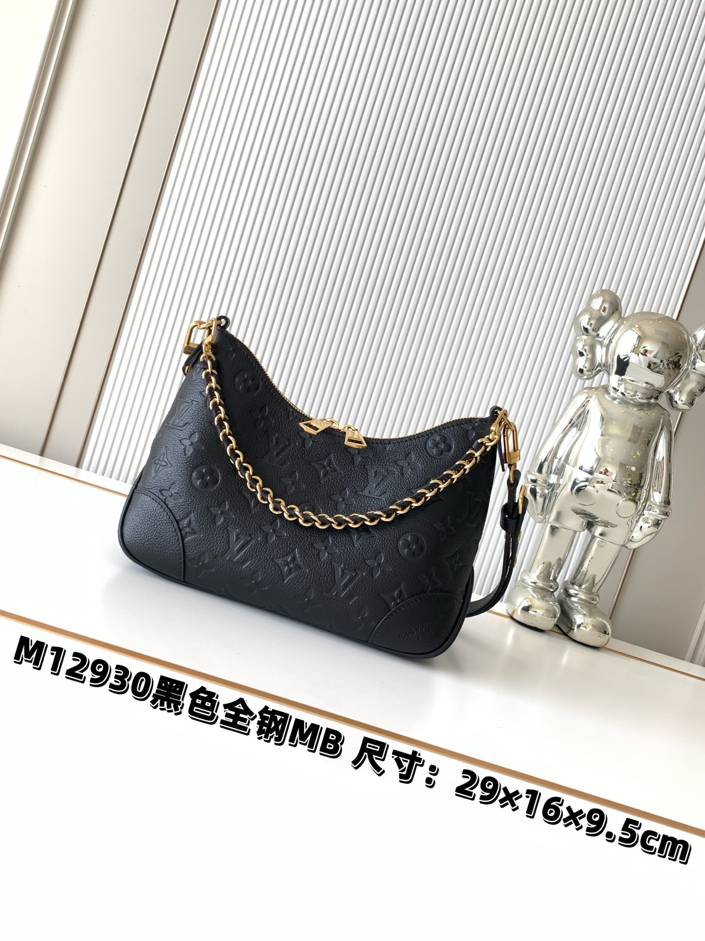 Louis Vuitton Handbag M12930 in Black