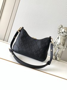 Louis Vuitton Handbag M12930 in Black