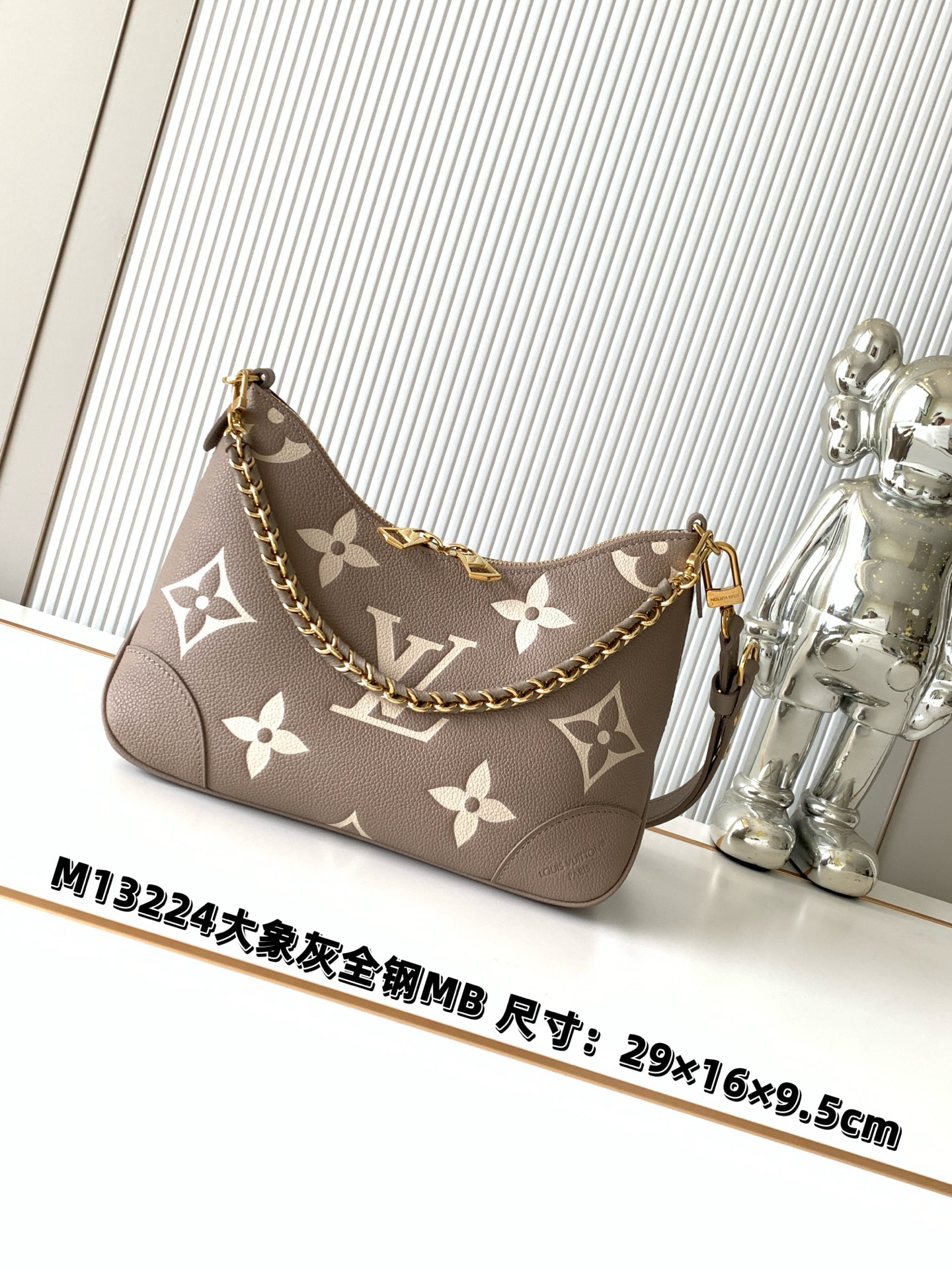 Louis Vuitton Handbag M13224